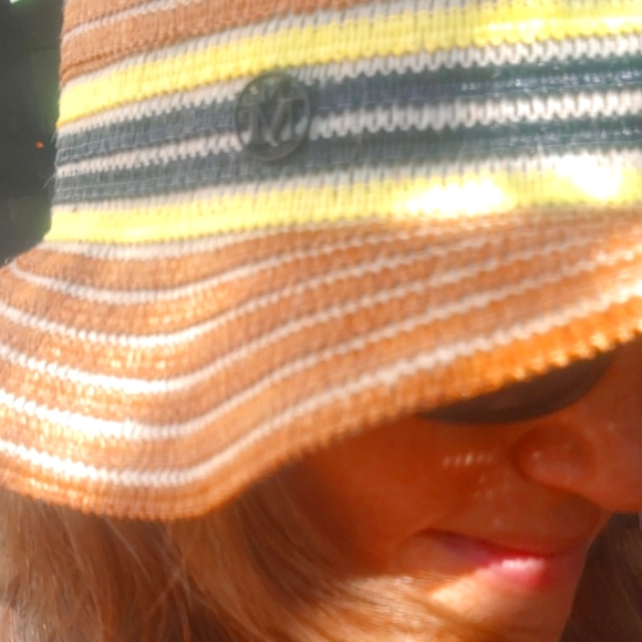 Meet your Posher, Danielle - Picture 1 of 1